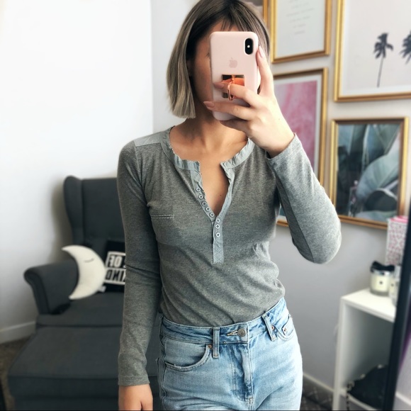 BUTTON FRONT LONG SLEEVE POCKET TEE IN GREY - Picture 1 of 7